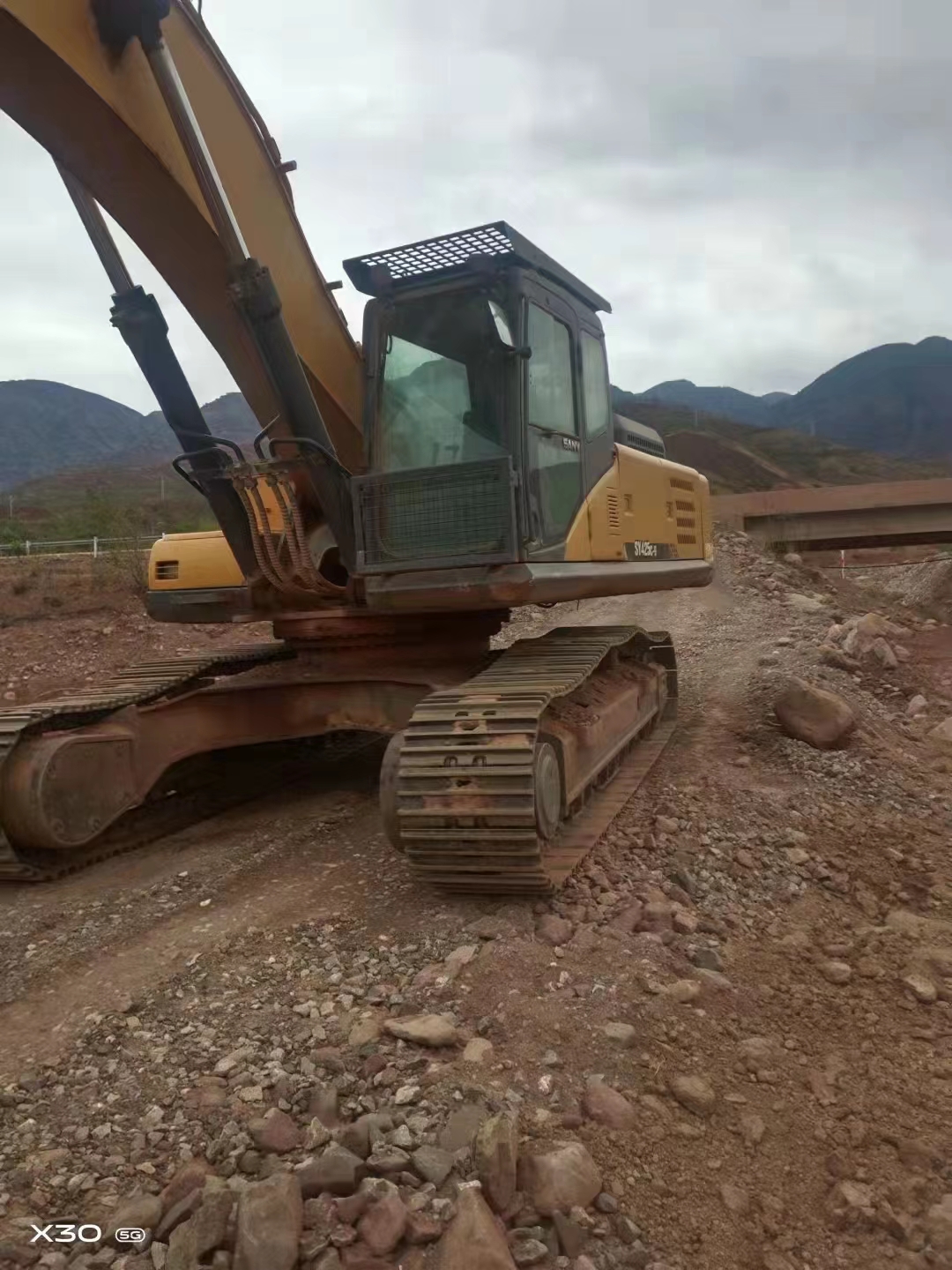 Crawler Excavator SY425C Bekas