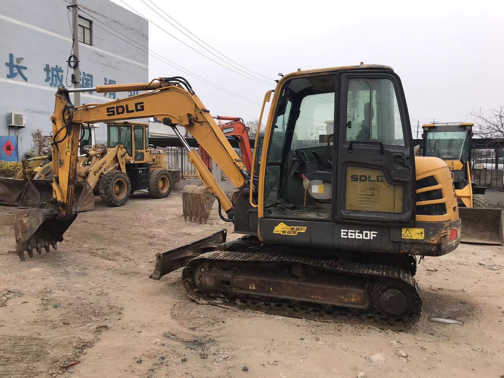 Ekskavator Backhoe Crawler E660F Bekas dengan Mesin Yanmar untuk Konstruksi/Pertambangan