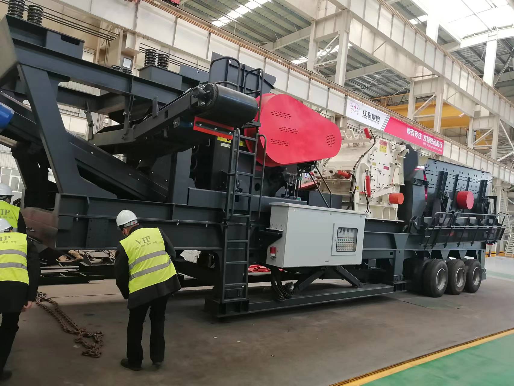  Mesin Penghancur Batu Tangan Kedua Bekas Bergetar Pengayakan Penyaringan Crawler Crusher 